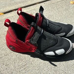 Like New! Jordans M size 11.5